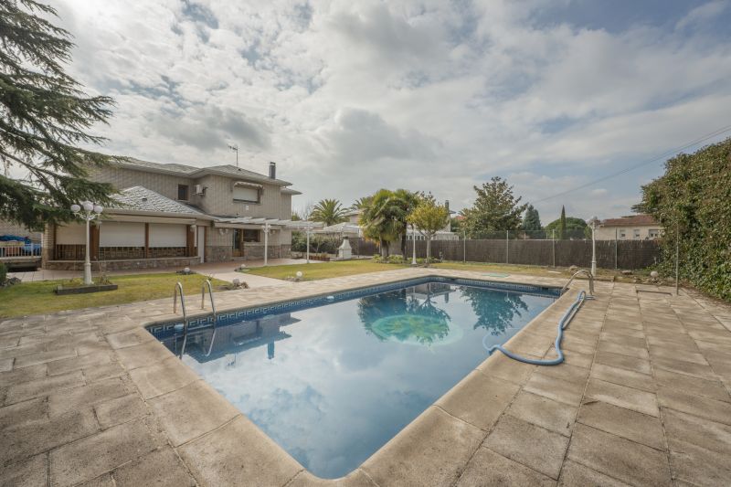 Best Pool Safety Contractors IN Carmel, IN